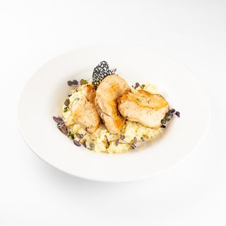 Pileći medaljoni sa žara sa rižotom od parmezana