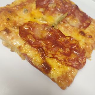 Diavoletta,  salame leggermente piccante e gorgonzola 