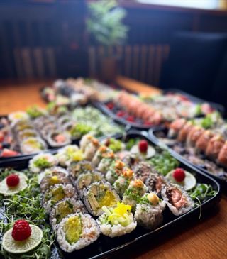 ZESTAW NA DZIEŃ KOBIET 32 SZTUKI dostępny 7-8.03