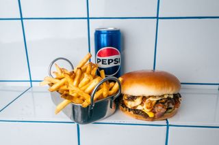 Big Daddy smash, pomfrit & Pepsi 0.33l