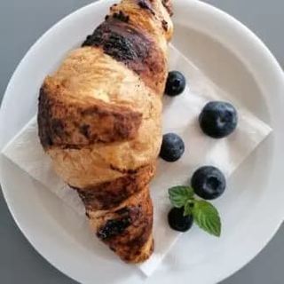 Croissant z czekoladą 90g