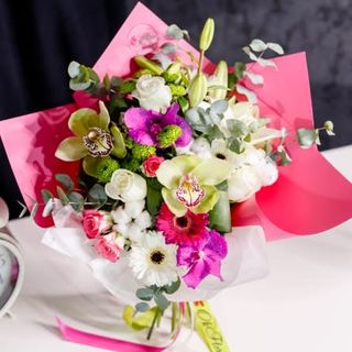 Buchet alb-verde-fuchsia