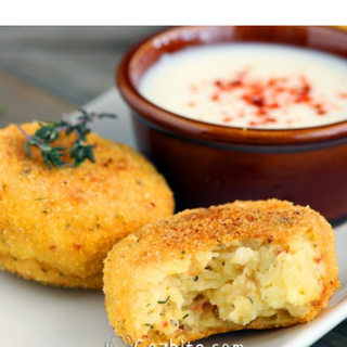 Картофени кюфтета с млечен сос 