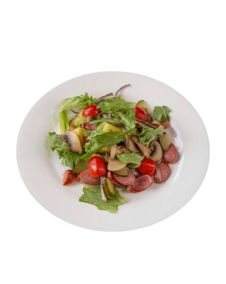 Теплый салат с жареными колбасками 