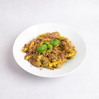 Z kurczakiem w sosie śmietanowo-bazyliowym