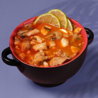 ტომიამი ქათმით და წიწიბურას ატრიით