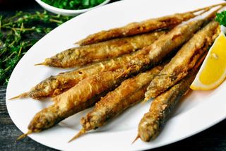 Мойва на шпажках