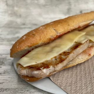 Bocadillo de Lomo con Queso