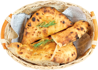 Фокача със сирене, моцарела, чесън и розмарин