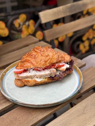 Круасан з куркою і Пармезаном (190г)