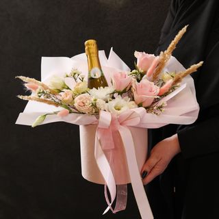 Квіткова композиція з алкоголем (рожева)