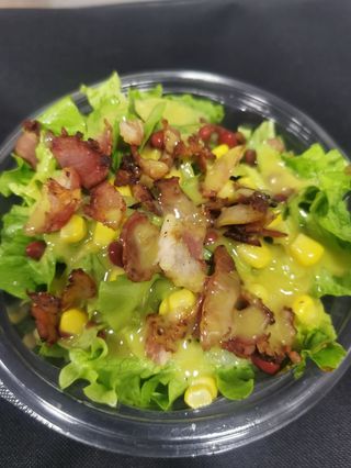 Салата с препечен бекон (300г)