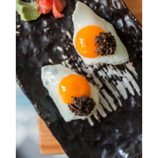 Nigiris de Huevo de Codorniz Con Trufa