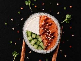 SALMON FUTOMAKI