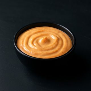 Mayonesa sriracha con toque picante y lima