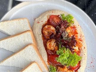 Хумус с креветками та тушеними овочами (340g)