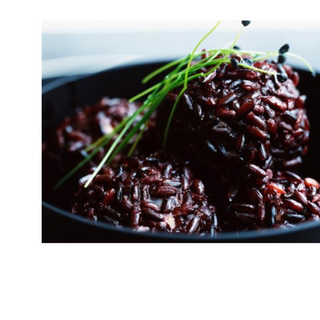 32d. Riso nero saltato con gamberi