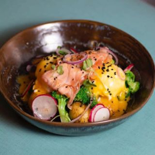 Aburi Salmón Hash Potatoes