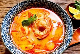 M7. Yellow curry with chicken