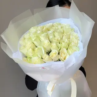 Букет 35 белых роз 50 см