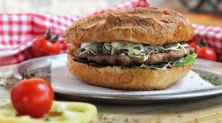 Hamburger + pomfrit + Coca-Cola