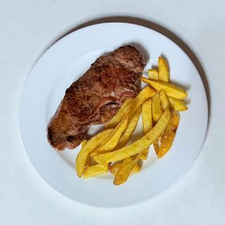 Entrecot de ternera a la plancha con patatas fritas