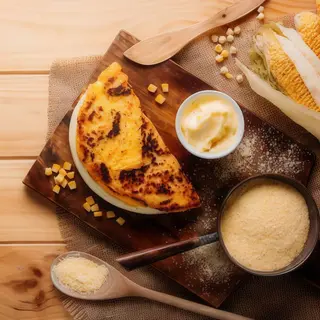Cachapa queso blanco y cochino frito 