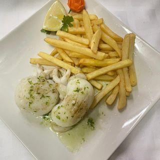 Calamares A La Romana Con Patatas Fritas