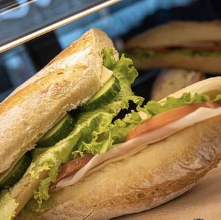 Сандвич с италиански колбас