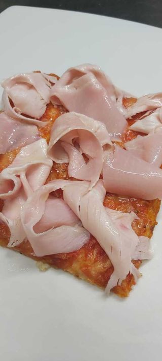 Trancio pizza con prosciutto medio