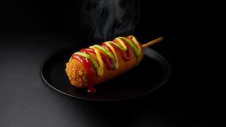 კლასიკური ქორნდოგი სოსისით