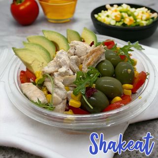 Insalatona con pollo e avocado