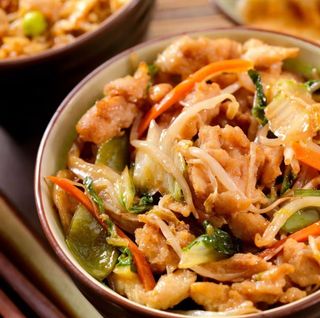 Chop Suey Con Pollo