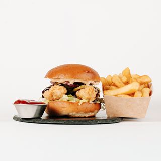 ZESTAW KURCZAKBURGER + FRYTKI