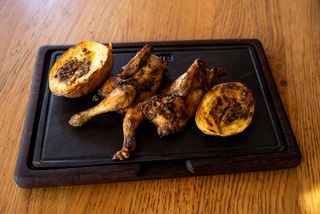 Pollo picantón a la brasa con nuestro adobo