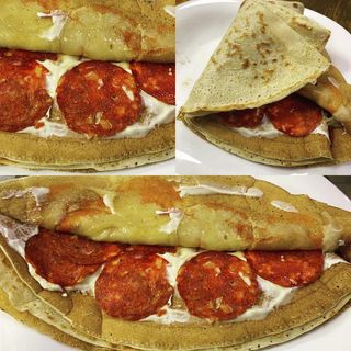 Slana palačinka kulen kačkavalj