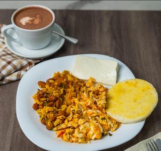 Desayuno Criollo Con Calentado