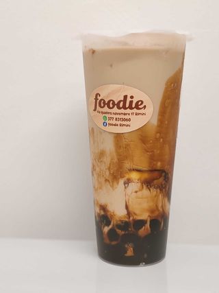 Tè al latte con popping fragola