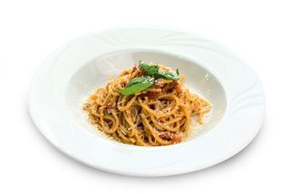 Спагетти с запеченным чесноком и помидорами Черри и бальзамиком