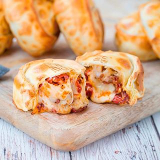 Empanada de Provolone y Tomate Seco