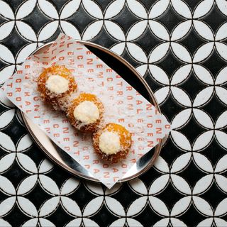 Arancini Mozzarella z Calamansi Aioli