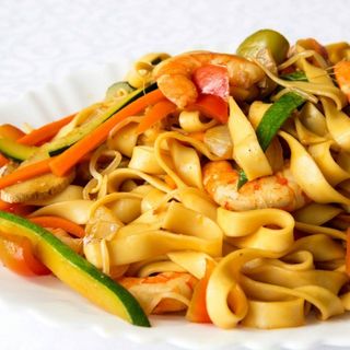 TALLARINES FRITOS CON GAMBA