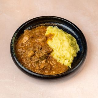 Svinjski gulaš sa pireom