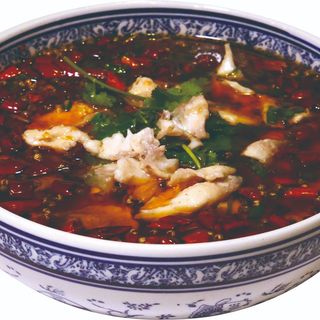 83 Branzino bollito con germogli di soia in olio piccante