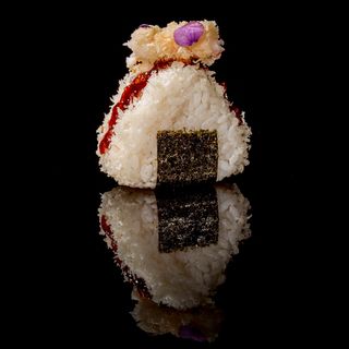 O1. Onigiri ebiten un pezzo