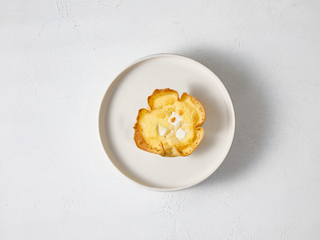 Кошик із омлету з сиром