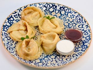 Млинці зі сметаною та джемом