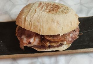 Hamburguesa Formatge, Ceba, Bacó