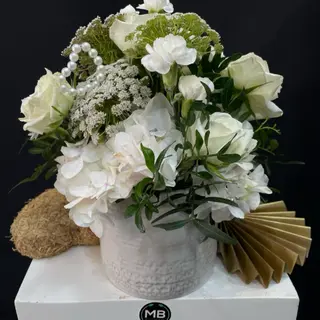  Composition florale blanche 