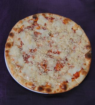 Pizza Quattro Formaggi diametru 33cm